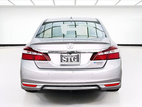 Used 2017 Honda Accord Touring image 5