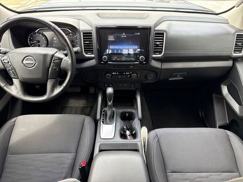 Used 2024 Nissan Frontier SV image 12