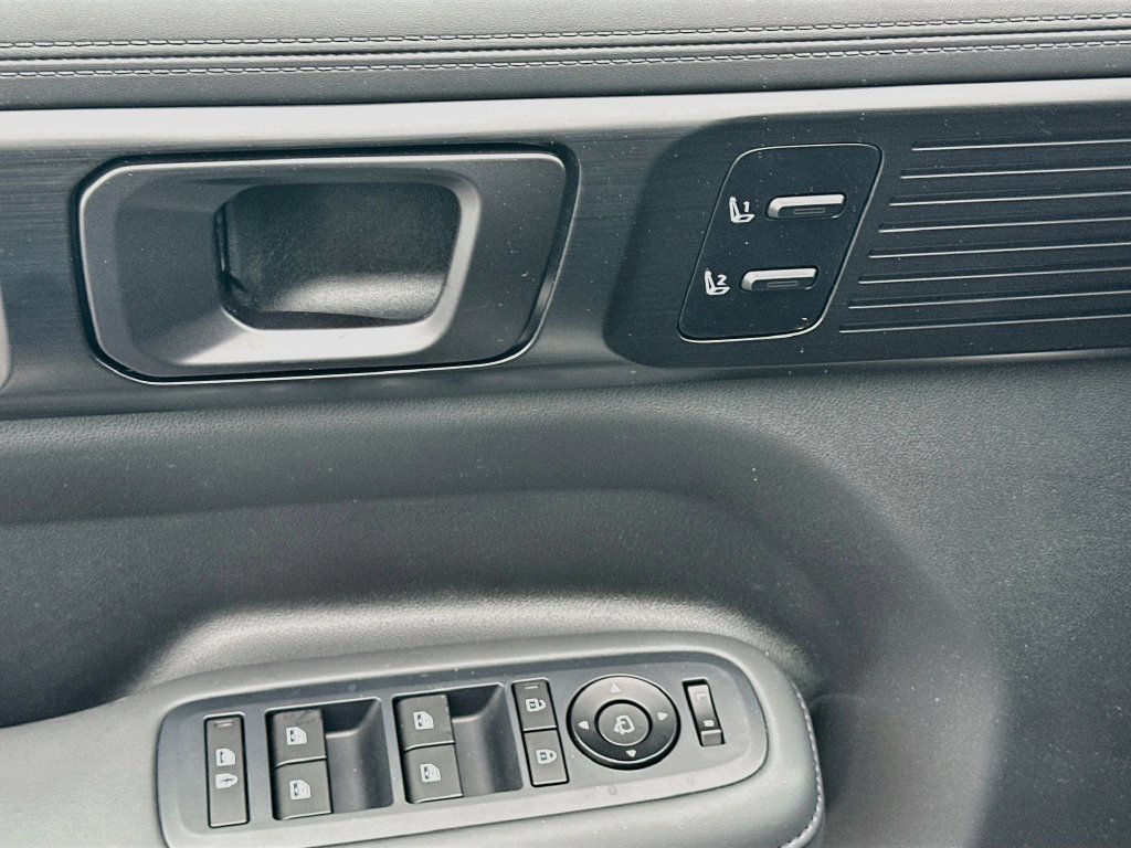 Certified 2025 Hyundai Santa Fe Calligraphy FWD image 19