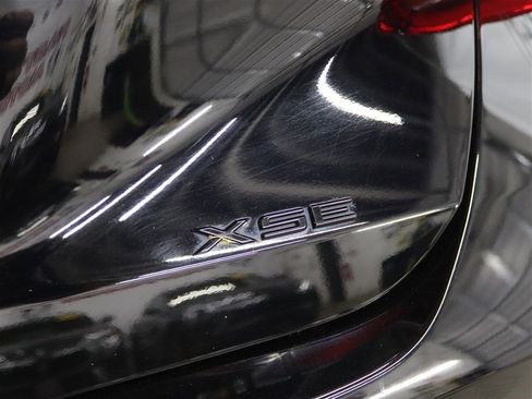 Used 2021 Toyota Avalon XSE image 9