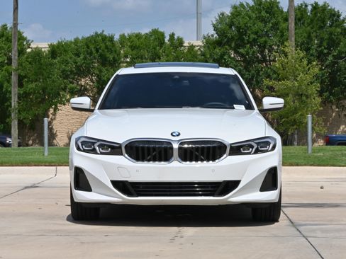 Certified 2025 BMW 330i Sedan w/ Convenience Package RWD image 3