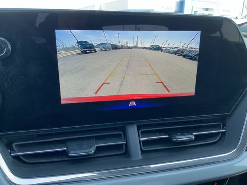 Used 2025 Chevrolet Trax LT w/ LT Convenience Package image 42