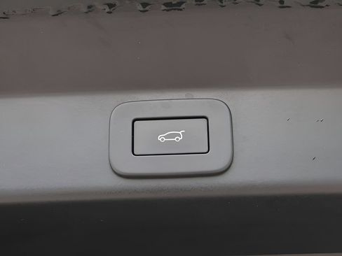 Used 2023 Land Rover Range Rover Sport SE AWD/4WD image 17