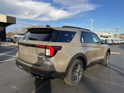 New 2026 Ford Explorer ST-Line w/ ST-Line Street Pack image 8