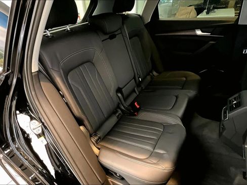 Used 2023 Audi Q5 2.0T Premium w/ Convenience Package image 19