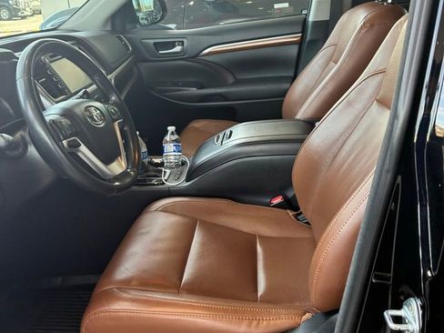 Used 2018 Toyota Highlander Limited image 4