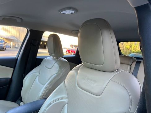 Used 2017 Jeep Cherokee Limited image 13