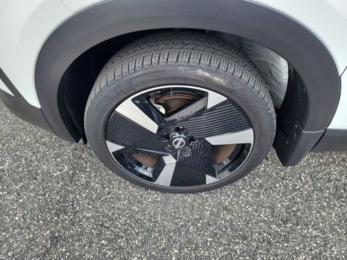 Used 2025 Nissan Kicks SR FWD image 5