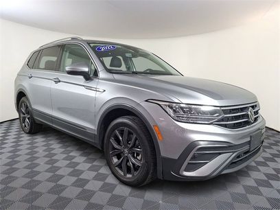 Used 2022 Volkswagen Tiguan SE w/ Panoramic Sunroof Package