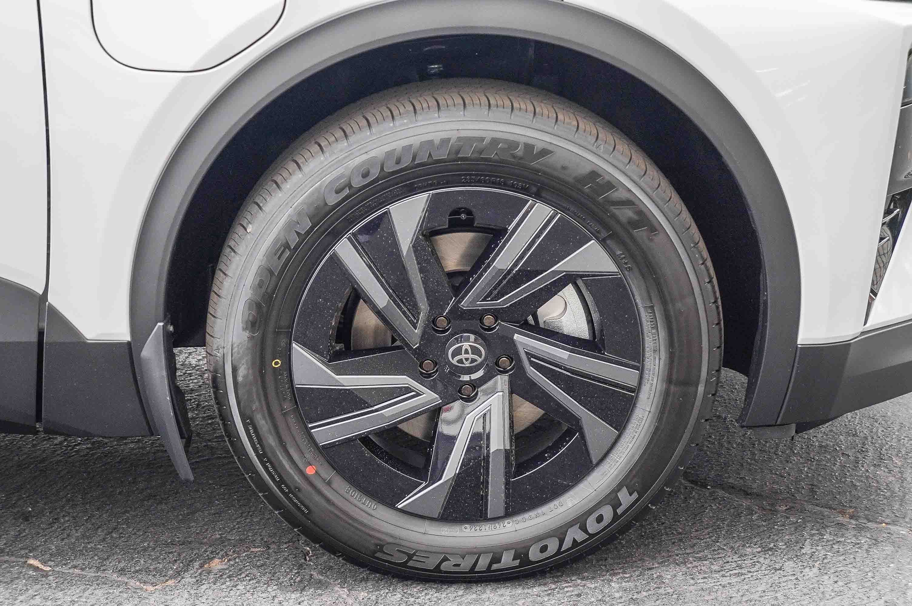 New 2026 Toyota C-HR AWD/4WD image 11