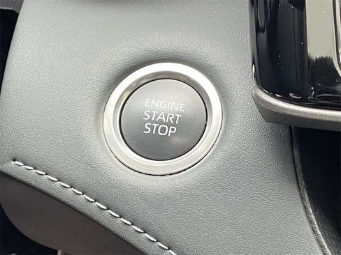 Used 2025 Toyota Highlander XLE image 25