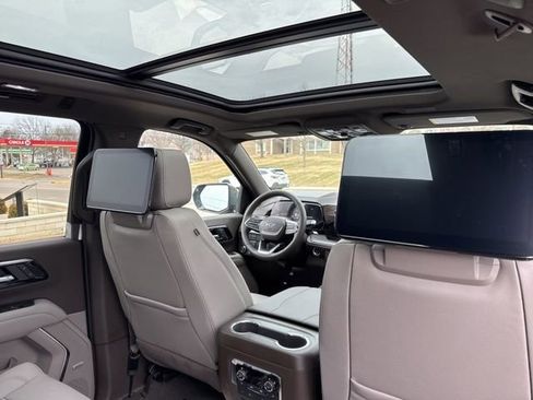 New 2026 Chevrolet Suburban Z71 w/ Z71 Off-Road Package AWD/4WD image 11