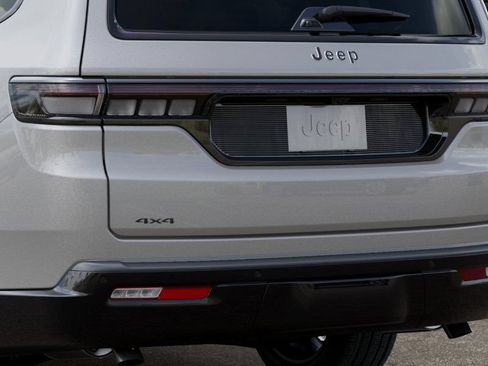 New 2026 Jeep Grand Wagoneer L Summit w/ 8-Passenger Seating Package AWD/4WD image 13