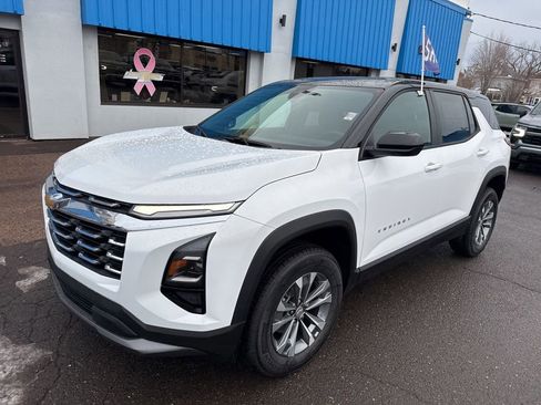 New 2026 Chevrolet Equinox LT image 2