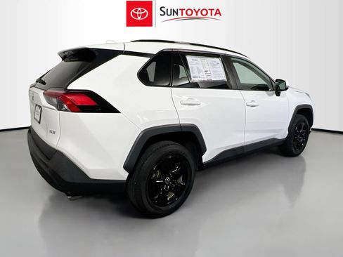 Used 2021 Toyota RAV4 XLE w/ Convenience Package FWD image 4
