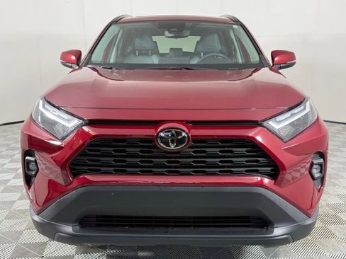 Used 2022 Toyota RAV4 XLE Premium image 11