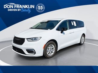 Used 2024 Chrysler Pacifica Touring-L video 1