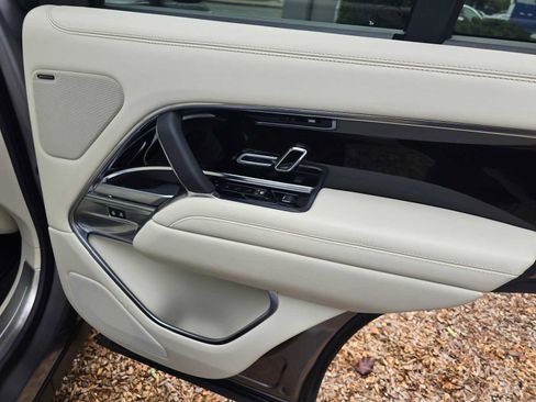 Used 2023 Land Rover Range Rover SE image 13