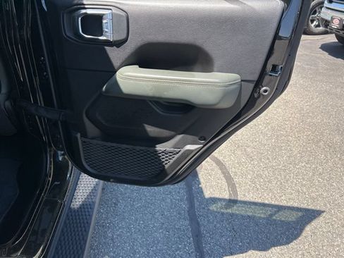 Used 2024 Jeep Wrangler High Altitude AWD/4WD image 14