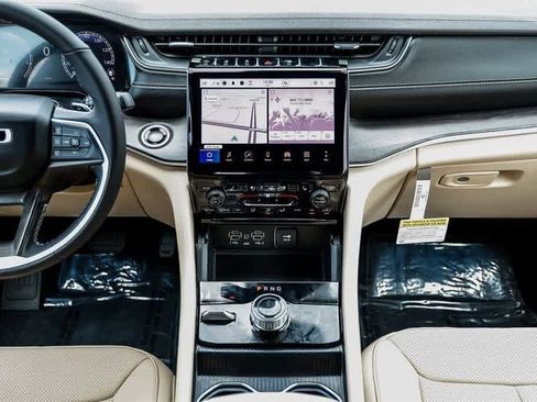 New 2025 Jeep Grand Cherokee Limited w/ Luxury Tech Group II image 13