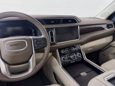 Used 2024 GMC Yukon XL Denali AWD/4WD image 32