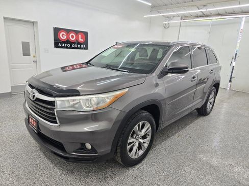 Used 2016 Toyota Highlander XLE FWD image 3