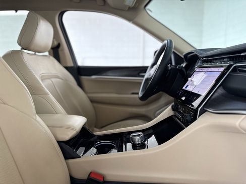 Used 2022 Jeep Grand Cherokee Limited w/ Luxury Tech Group II image 46