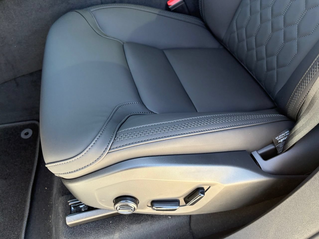 New 2026 Volvo XC90 B6 Plus w/ Protection Package Premier AWD/4WD image 20