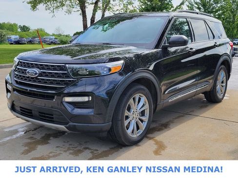 Used 2023 Ford Explorer XLT w/ Equipment Group 202A AWD/4WD image 7