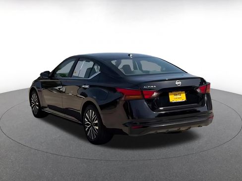 Used 2025 Nissan Altima 2.5 SV FWD image 10
