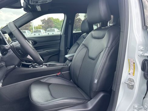 New 2025 Jeep Compass Latitude w/ Sun & Sound Group image 10