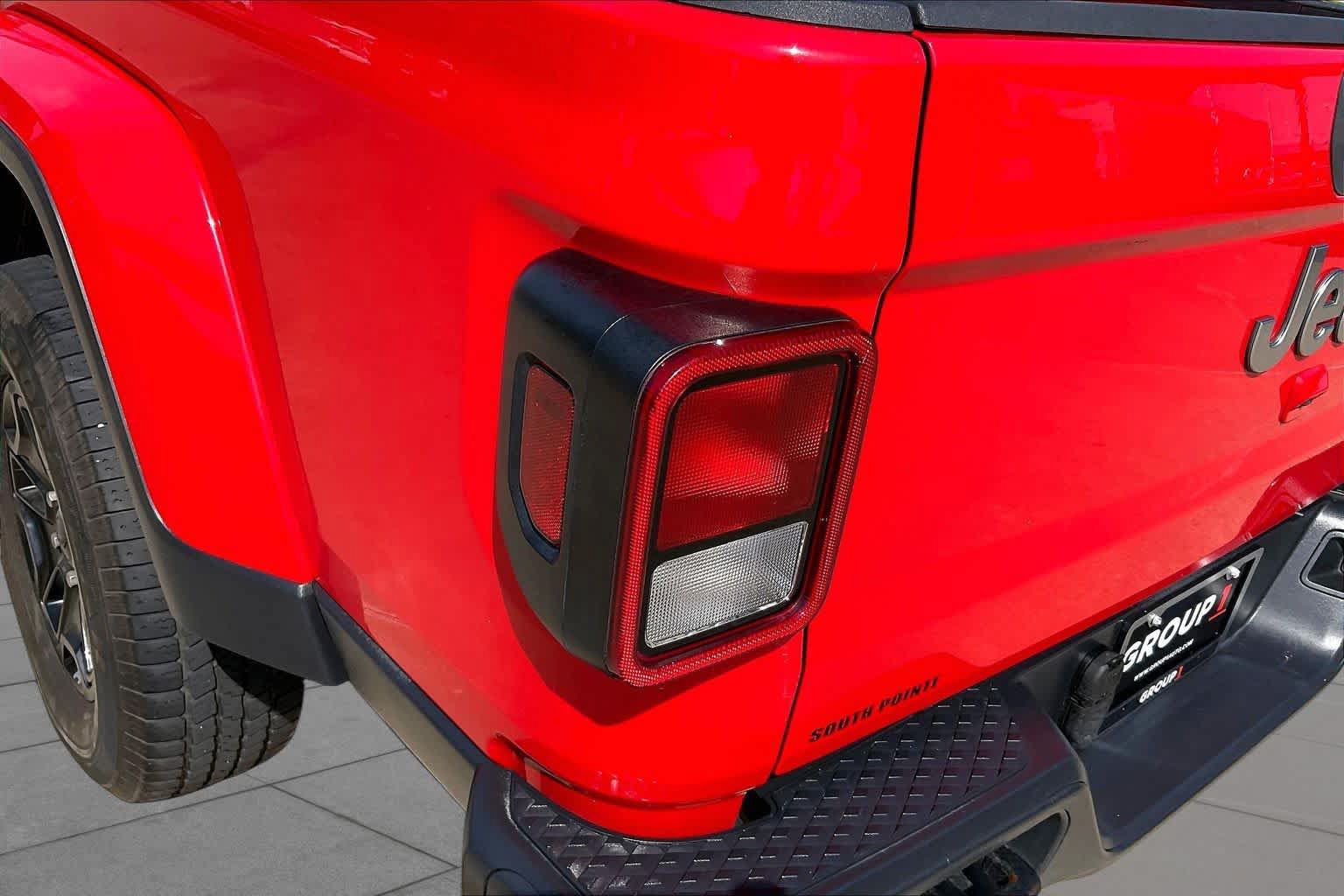 Used 2020 Jeep Gladiator Overland AWD/4WD image 28