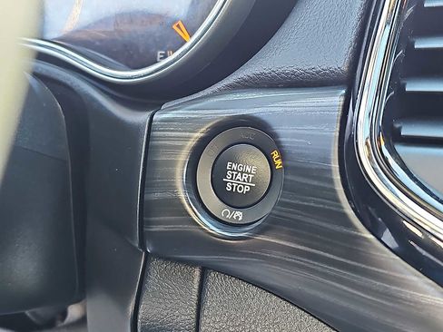 Used 2020 Jeep Grand Cherokee Altitude image 28