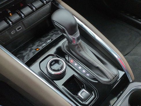 Used 2024 GMC Canyon Denali image 24