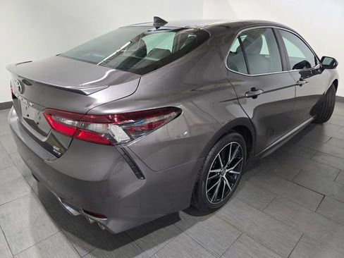 Used 2023 Toyota Camry SE image 5