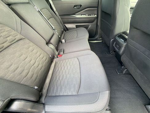 Used 2025 Nissan Pathfinder SV FWD image 32