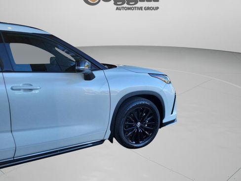 Certified 2023 Toyota Highlander XSE image 12