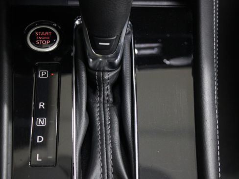 Used 2023 Nissan Kicks SR w/ SR Premium Package FWD image 16