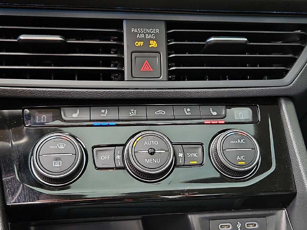 Certified 2023 Volkswagen Jetta SEL FWD image 16
