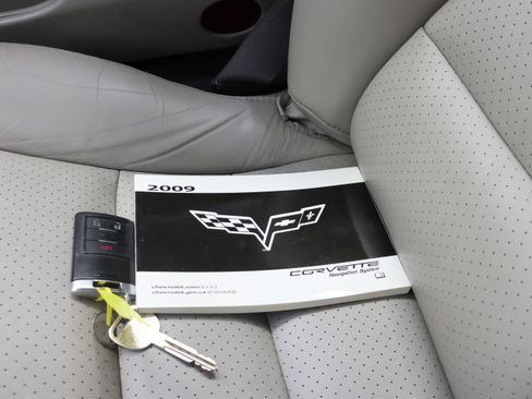 Used 2009 Chevrolet Corvette Coupe w/ Preferred Equipment Group RWD image 41