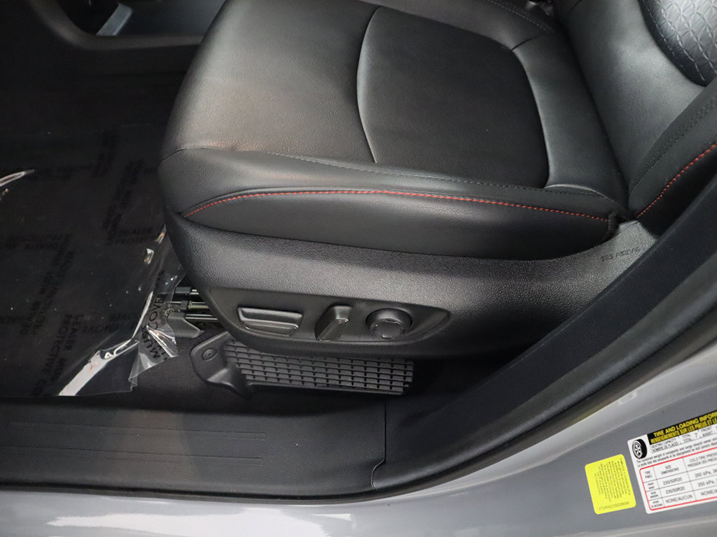 Used 2025 Toyota Sienna XSE FWD image 31
