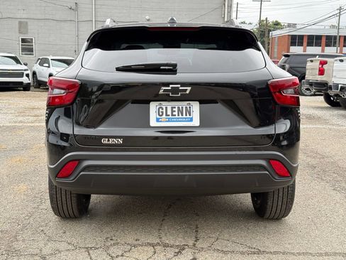 New 2026 Chevrolet Trax LT w/ Midnight Edition FWD image 7