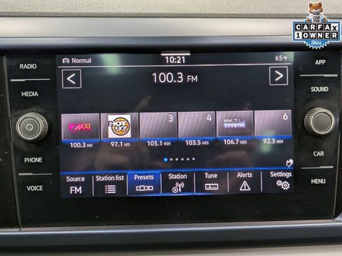 Used 2022 Volkswagen Taos SE w/ Panoramic Sunroof Package image 14