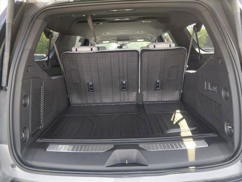New 2025 Chevrolet Suburban Premier AWD/4WD image 7
