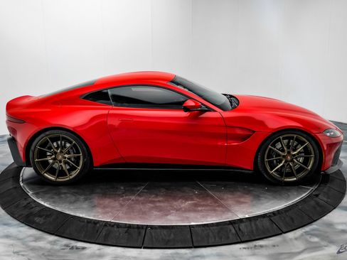 Used 2019 Aston Martin V8 Vantage Coupe image 21