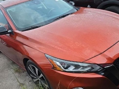 Used 2022 Nissan Altima 2.5 SR FWD image 1