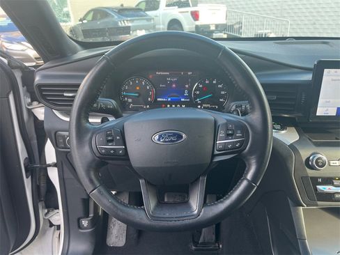 Used 2020 Ford Explorer XLT image 15