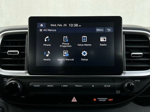 Used 2025 Hyundai Venue SEL image 30