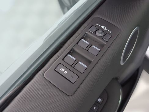 Certified 2025 Land Rover Discovery Dynamic SE image 10