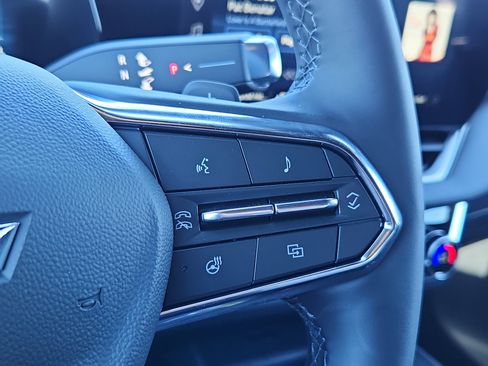 New 2026 Chevrolet Equinox LT w/ Convenience Package II FWD image 16